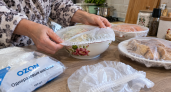 Шапочки с Ozon скупаю пачками, но на голову не надеваю: натягиваю на тарелки — и контейнеры больше не нужны
