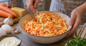 Забытый морковный салат снова возвращается на стол: 5 простых продуктов — и получается вкуснее сложных закусок