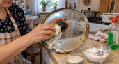 Стеклянные крышки больше не оттираю: 3 ложки на губку — и старый жир сходит вместе с липким налетом
