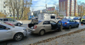 В Сыктывкаре женщина за рулём Lada Vesta спровоцировала аварию с тремя автомобилями