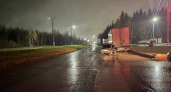 Сыктывкарец на ВАЗе врезался в припаркованный большегруз и попал в больницу