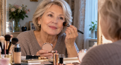 Макияж после 60 лет: что делать с кожей, губами и глазами, чтобы лицо выглядело свежо