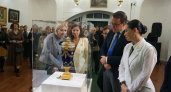 Впервые в Коми показали уникальную вазу "Мария‑Антуанетта"