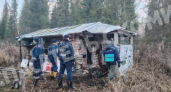 В Коми спасатели вынесли из тайги 64-летнего рыбака, сутки пролежавшего обездвиженным в лесной избе