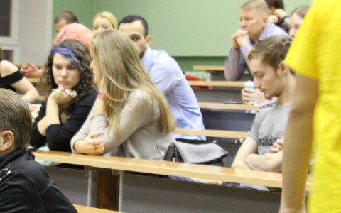 В Сыктывкаре палец студентки застрял в кафедре
