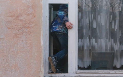 В Сыктывкаре насмерть разбился мужчина, выпав с девятого этажа