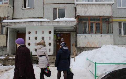 Сыктывкарец, выпавший с девятого этажа, не жил в этом подъезде