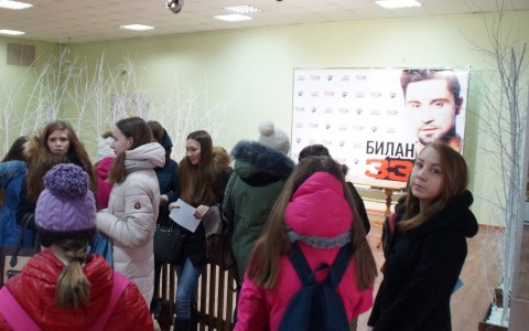 В Сыктывкаре отменили автограф-сессию Билана: поклонницы два раза приходили в ЦУМ