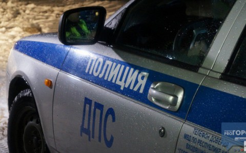 В Коми на трассе столкнулись КамАЗ и «Форд»: два человека погибли