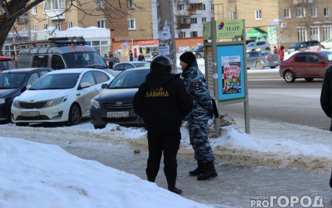 В Сыктывкаре оцепили жилой дом из-за выброшенного ковра