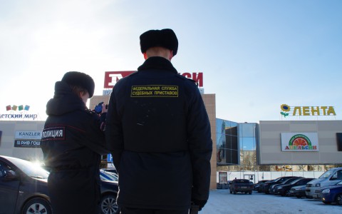 В Сыктывкаре мужчина задолжал 888 тысяч рублей: его нашли по номеру машины (фото, видео)