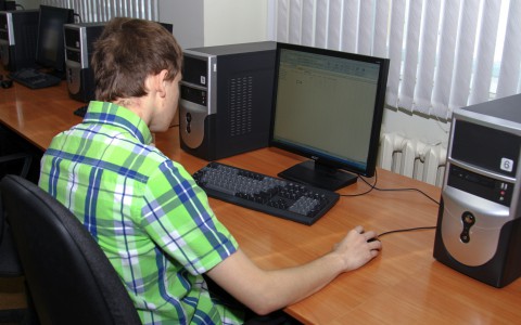 В Сыктывкаре мужчину шантажировали интимными фотографиями с его участием