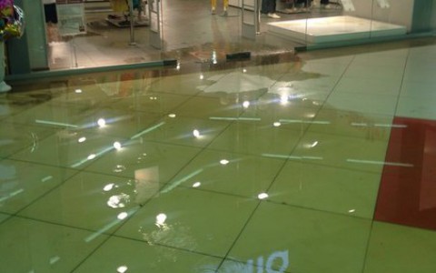 Торговый центр «Макси» в Сыктывкаре затопило (фото, видео)