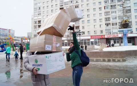 Розыгрыш в Сыктывкаре: на прохожих «падала» гора коробок (фото, видео)