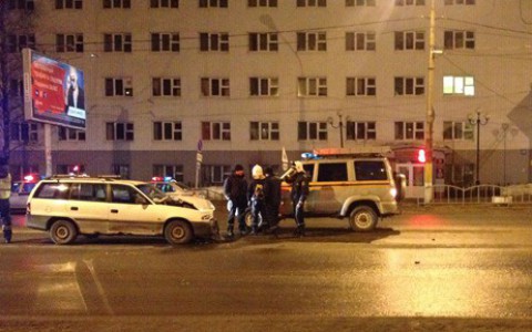 В Сыктывкаре на перекрестке дорогу не поделили две иномарки (фото)