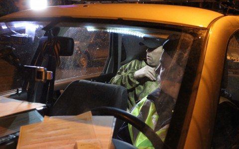 Массовая проверка водителей в Сыктывкаре: пьяный хозяин «Нивы» устроил скандал (фото, видео)