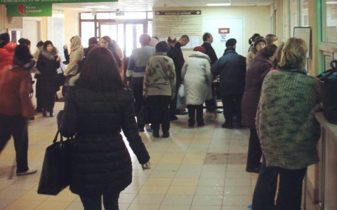«Народный контроль»:  почему в Краснозатонском онкоцентре медработники курят на каждом этаже?