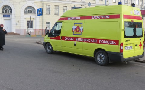В Сыктывкаре мужчина пытался зарубить топором своих собутыльников