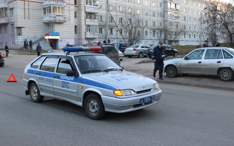 В Сыктывкаре машина ДПС сбила бабушку (фото, видео)