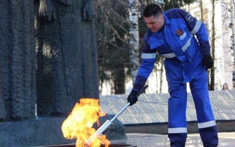 В Сыктывкаре торжественно зажгли Вечный огонь (фото)