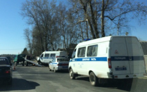 В Сыктывкаре ВАЗ врезался в «Форд», а потом в полицейскую «Газель» (фото, видео)