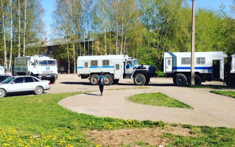 Сыктывкарский авто-Instagram: старушка «Волга», броневики под солнцем и стоянка в три утра (фото)