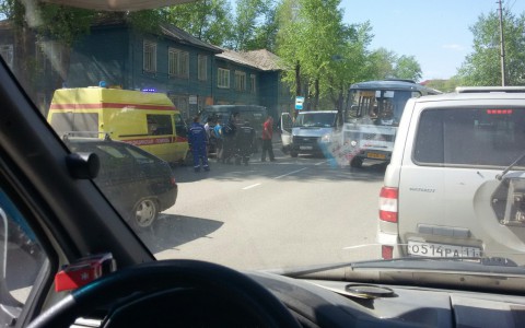 В Сыктывкаре «Газель» «перескочила» в другой ряд и столкнулась с Ford Transit (фото)