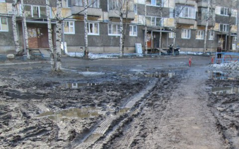 «Народный контроль»:  почему по пешеходной дорожке на улице Димитрова ездят машины?