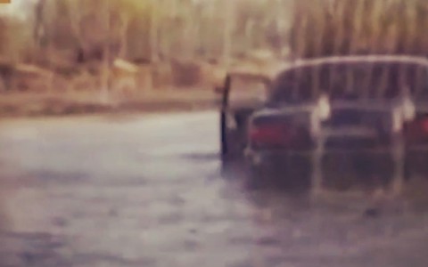 В Сыктывкаре «Волга» села в лужу, уходя от погони ДПС  (видео)