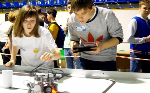 Фестиваль робототехники в Сыктывкаре: юные изобретатели, блеск в глазах и битва машин (фото)