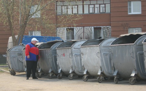 «Народный контроль»: сыктывкарцы жалуются на кучи мусора во дворах и на автолюбителей
