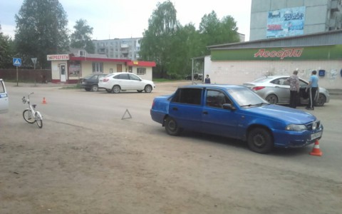 В Сыктывкаре  Daewoo Nexia сбила маленькую велосипедистку (фото)