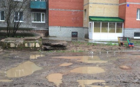 «Народный контроль»:  кто будет ремонтировать двор по улице Оплеснина, 17/3 в Сыктывкаре?
