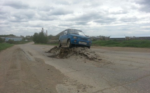 В Коми на дороге выросла «гора» из асфальта (фото)