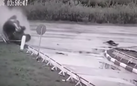 Появилось видео смертельного ДТП на заправке в Коми, где погибли два пешехода