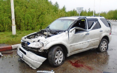 Подробности смертельной аварии в Коми: водитель «Мерседеса» устроил гонки по мокрой трассе
