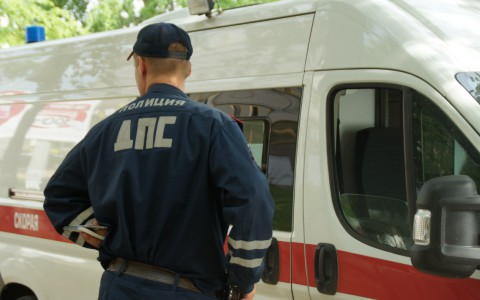 В Коми на трассе столкнулись легковушка и большегруз: есть погибший