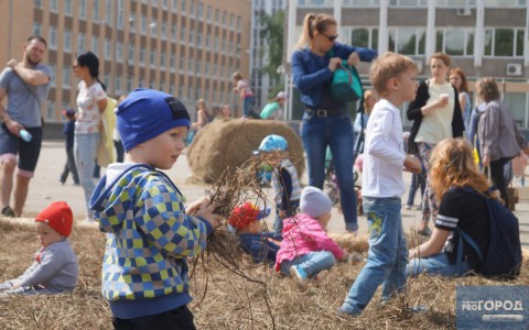 Чем запомнился День города-2016: сено, песня мэра и веломания