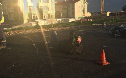 В Сыктывкаре мотоциклиста занесло на свежем асфальте (фото)