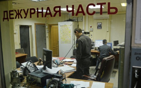 Из окна многоэтажки выпал мужчина в костюме Бэтмена