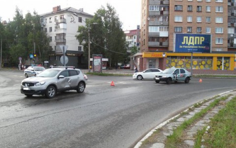 В Сыктывкаре на «кольце» столкнулись две иномарки: пострадал ребенок