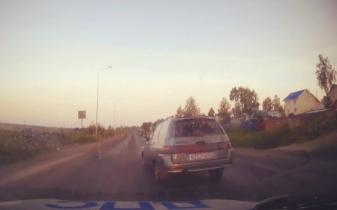 В Сыктывкаре сотрудники ГИБДД гнались за пьяным водителем (видео)