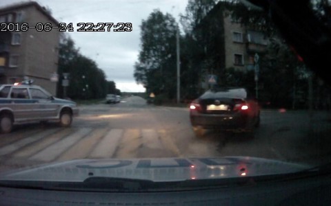В Коми пьяный водитель уходил от погони, а потом съехал в кювет