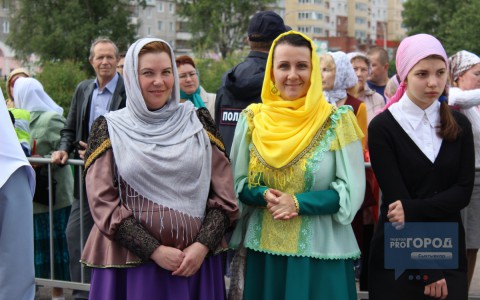 Лица города: 37 фотографий сыктывкарцев на литургии Патриарха Кирилла в Свято-Стефановском соборе