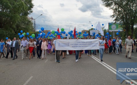 В Сыктывкаре прошло торжественное шествие выпускников (фото)