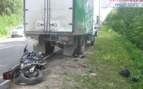 Подробности двойной аварии на эжвинской трассе: пассажирка мотоцикла умерла