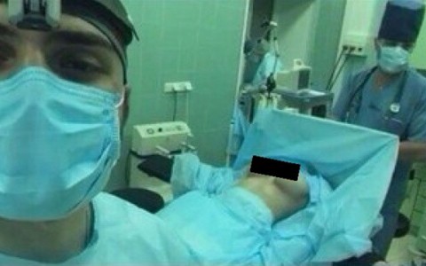 Фото голой пациентки из операционной взбудоражило Интернет