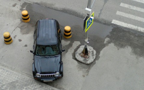 Плевать на всех, я паркуюсь как хочу»: в рубрике сыктывкарских автохамов шесть новых антигероев