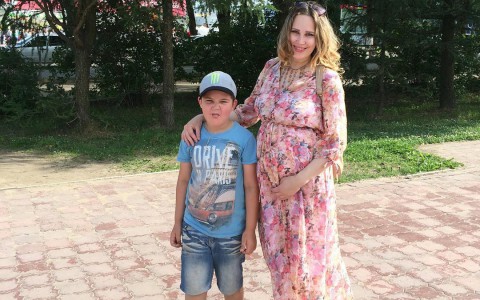 Лучшие детские селфи Сыктывкара: день семьи и верности, фиалки и памятник электромонтеру