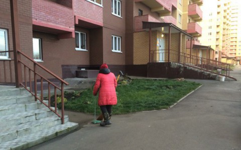 «Народный контроль»: почему на Коммунистической, 47 убрали поручни для помощи при поднятии по ступеням?